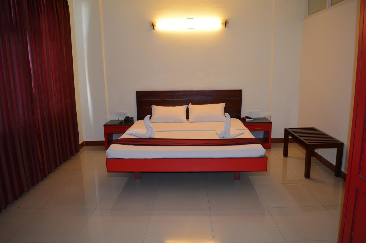 Hotel Blue Hills International Utakamand Zewnętrze zdjęcie